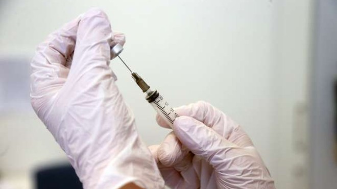 Posvetovalna skupina odobrila možnost cepljenja otrok od 12 leta s poživitvenim odmerkom (foto: Xinhua/STA)