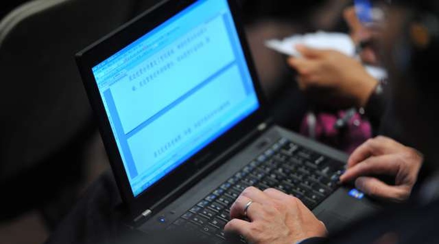 Oktobra so gospodinjstva za elektronske komunikacije v povprečju namenila 80 evrov (foto: Tamino Petelinšek/STA)