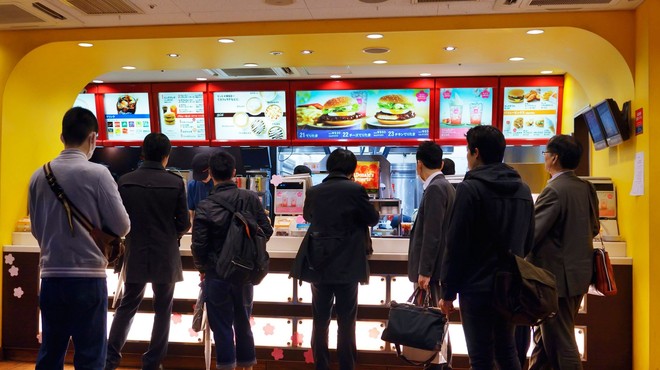 McDonalds na Japonskem zaradi pomanjkanja omejuje prodajo ocvrtega krompirčka (foto: Profimedia)