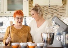 Pregled Instagrama: Špela Grošelj z mamo v kuhinji, Nina Grilc rodila deklico, Borut Pahor v nenavadnem puloverju