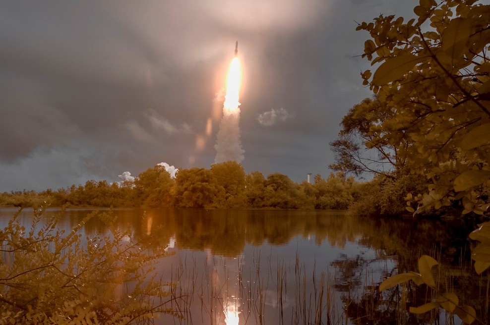 Uspešna izstrelitev rakete Ariane , ki je v vesolje ponesla doslej največji teleskop (foto: profimedia)