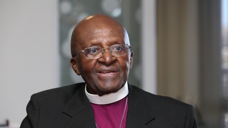 Poslovil se je dobitnik Nobelove nagrade za mir in prvi temnopolti nadškof Desmond Tutu