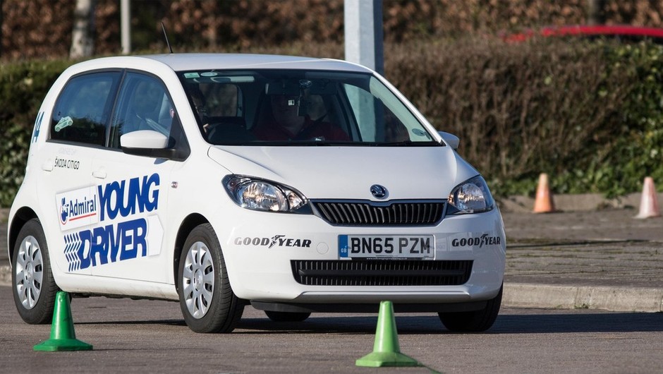 
                            Zakaj avtošole v Veliki Britaniji ne bodo več učile ročnega prestavljanja (foto: Profimedia)