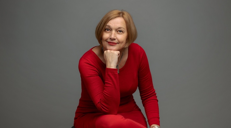Maja Megla: "Knjiga, ki se hoče dokončati, skoči v prvi plan. Nedvoumno." (foto: Osebni arhiv Maje Megla)