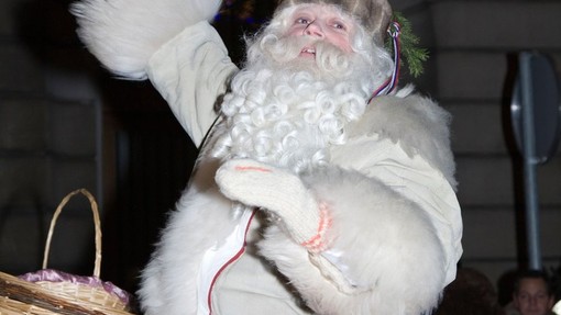 Dedek Mraz (nekoč imenovan Deda Moroz) ni od muh