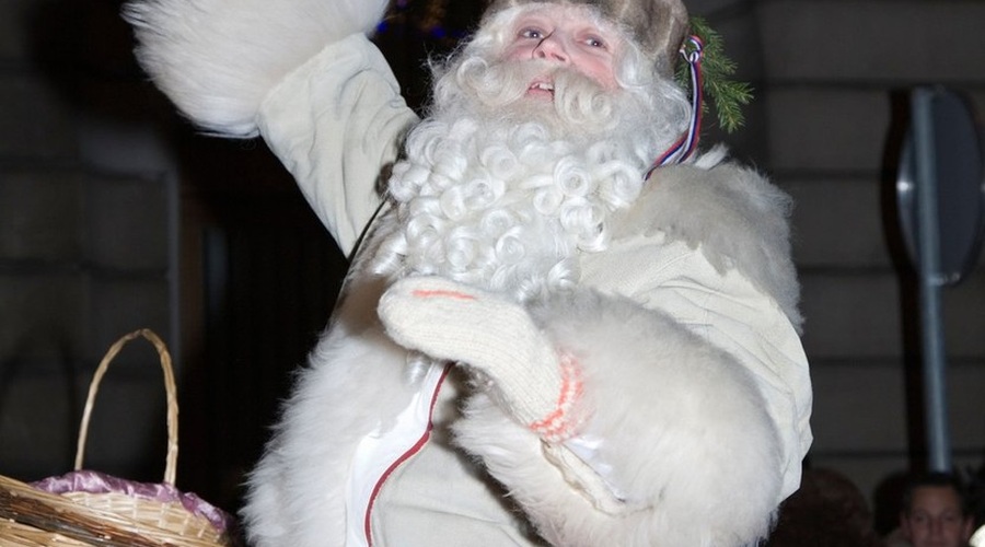 Dedek Mraz (nekoč imenovan Deda Moroz) ni od muh (foto: profimedia)
