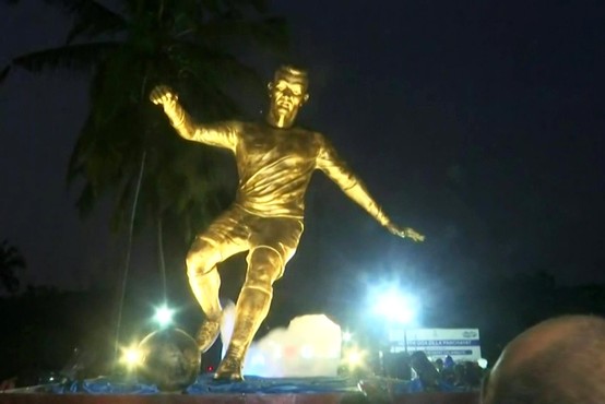 Ronaldov spomenik v Indiji sprožil proteste
