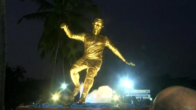Ronaldov spomenik v Indiji sprožil proteste (foto: Twitter)