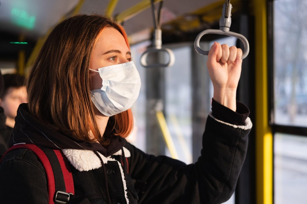 V torek so ob opravljenih 5948 PCR-testih potrdili 1863 okužb (foto: Profimedia)