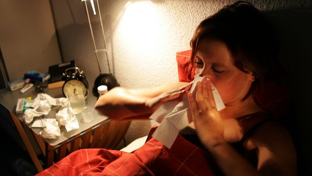 
                            Simptomi covida ali navaden prehlad? Glavobol in suh kašelj bolj značilna za omikron! (foto: profimedia)