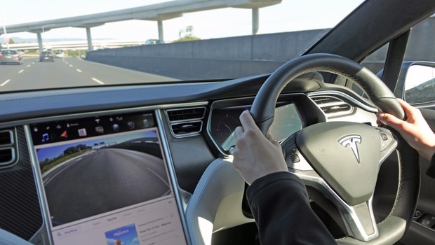 
                            Tesla mora odpoklicati skoraj pol milijona vozil: to je razlog (foto: Profimedia)