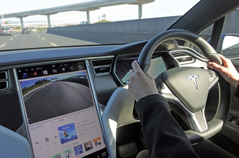 Tesla mora odpoklicati skoraj pol milijona vozil: to je razlog (foto: Profimedia)