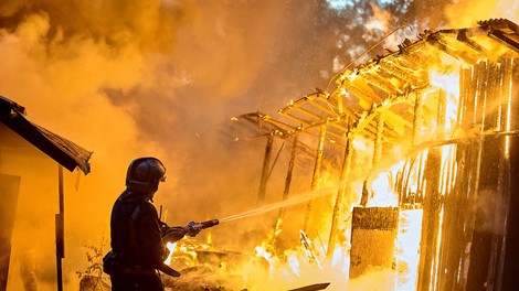 Zaradi požara severozahodno od Denverja evakuirali več deset tisoč ljudi