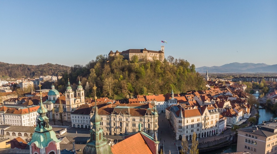 Na silvestrovo potrdili 1661 novih okužb, delež okuženih narasel na 39 odstotkov (foto: profimedia)