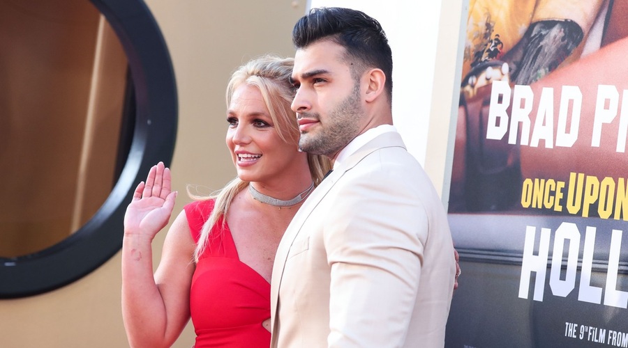Ena od bodočih pesmi Britney Spears nastaja pred ogledalom v kopalnici (foto: profimedia)