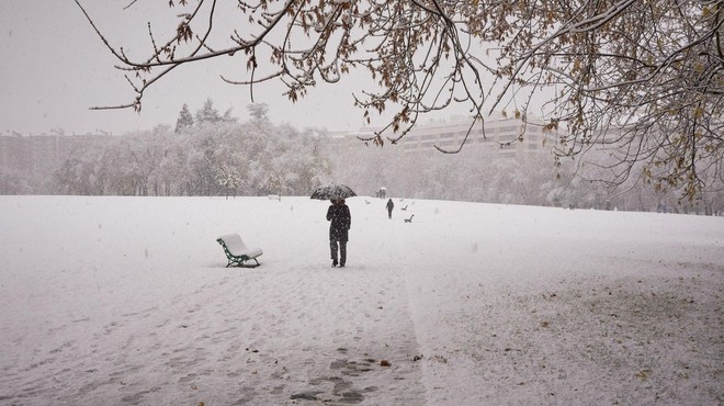 Najprej dež in grmenje, nato pa obilna snežna pošiljka (vse to nas čaka že to sredo)! (foto: profimedia)