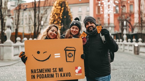 Stopimo v leto 2022 z nasmehom – in kavo!