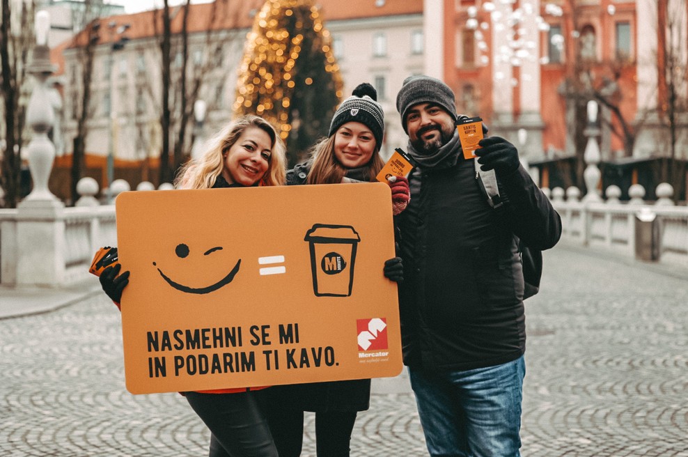 Stopimo v leto 2022 z nasmehom – in kavo! (foto: Mercator)