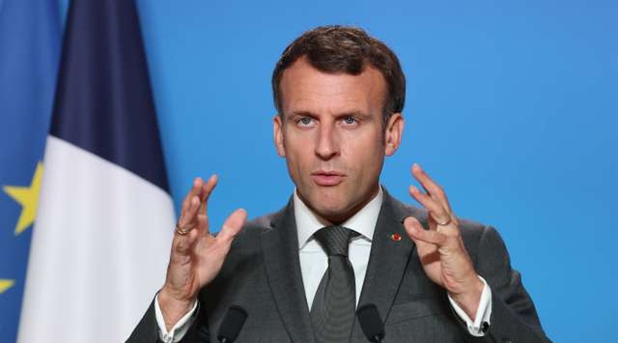 Macron razburil z izjavo, da želi kar najbolj otežiti življenje necepljenim (foto: Thierry Monasse/pool/STA)