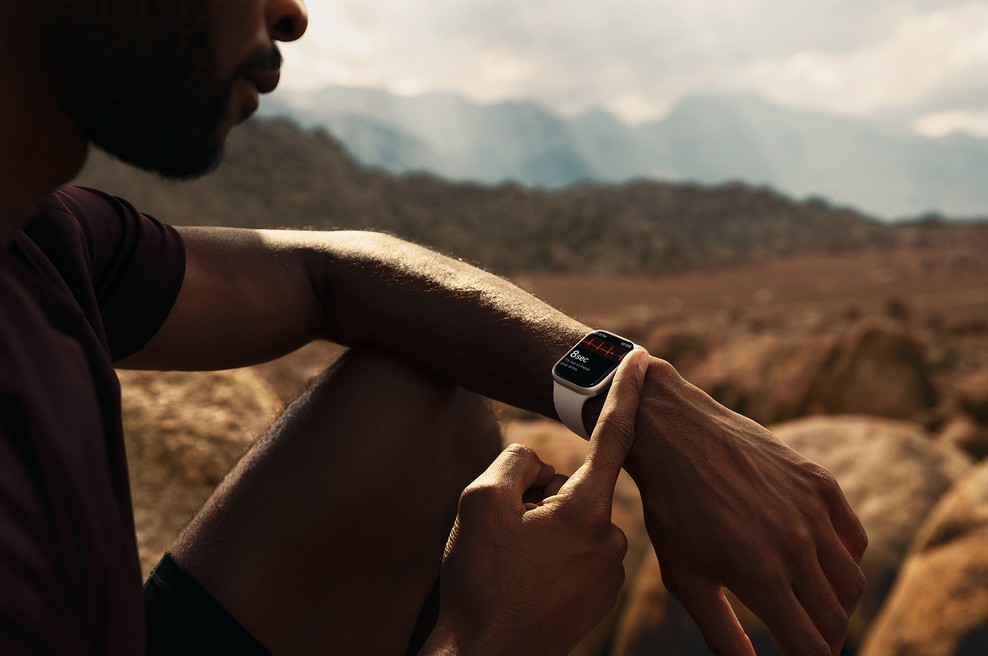 Nekateri oglas za Apple uro označili za 'najtemnejši del marketinga', spet drugi navdušeni - kaj menite vi? (foto: Apple, Inc.)