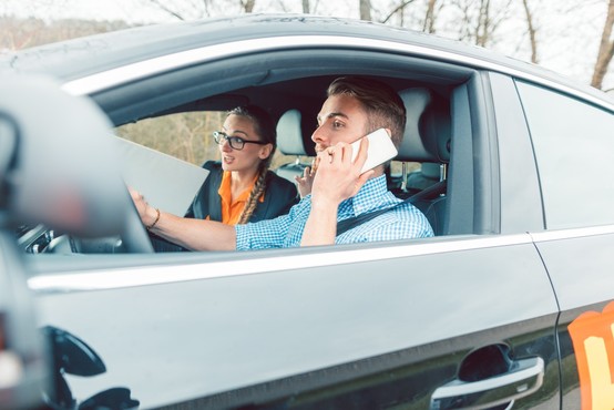 Lani se je uporaba mobilnih telefonov med vožnjo zmanjšala za približno 10 odstotkov
