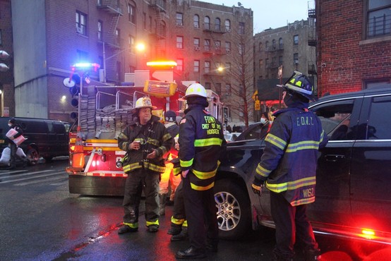 Zagorel stanovanjski blok v New Yorku, umrlo je najmanj 19 ljudi