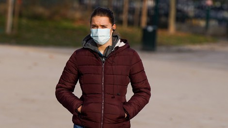 V ponedeljek potrdili rekordnih 5164 okužb