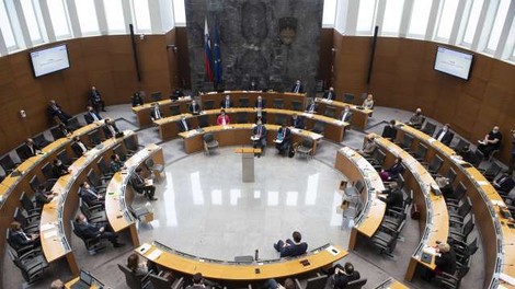 DZ za izredno uskladitev pokojnin v odvisnosti od leta upokojitve