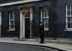 Nad Downing Streetom nove obtožbe spornih zabav (tudi na predvečer pogreba princa Philipa)