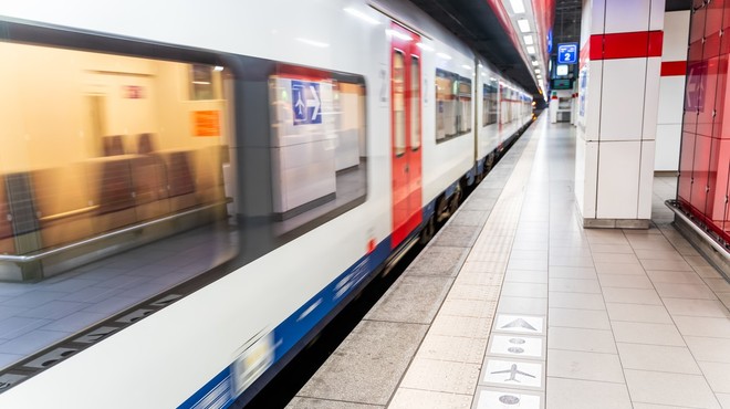 Neverjetno! Moški na bruseljski podzemni železnici namerno potisnil žensko pred vlak (foto: profimedia)