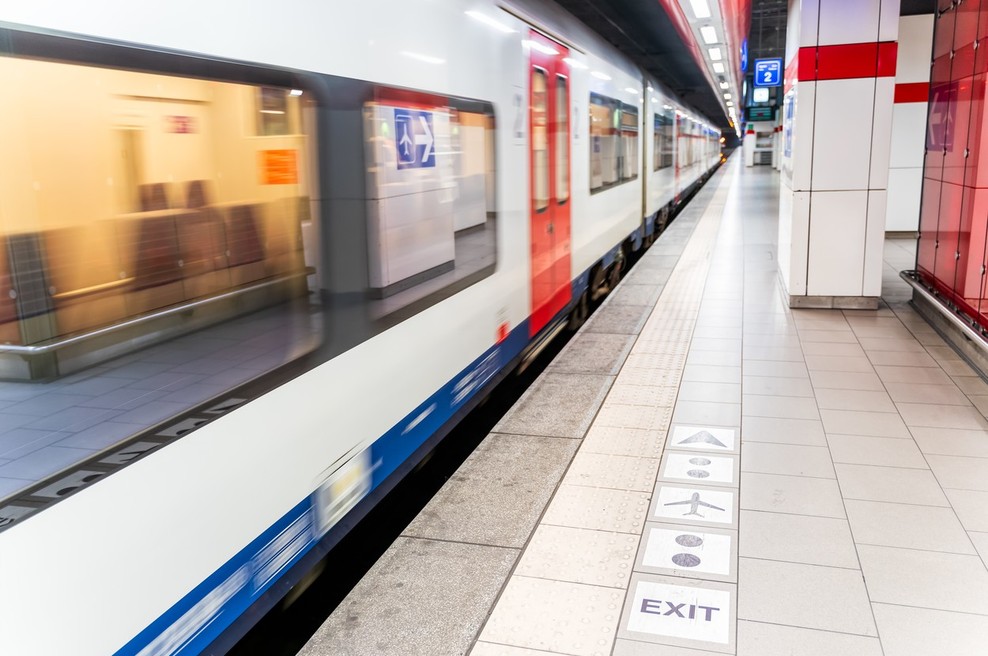 Neverjetno! Moški na bruseljski podzemni železnici namerno potisnil žensko pred vlak (foto: profimedia)