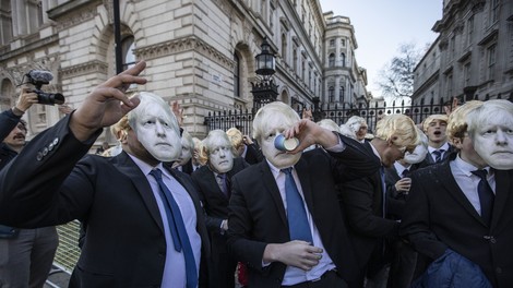Zabave na Downing Streetu, sedežu britanskega premierja, naj bi se redno vrstile vsak petek