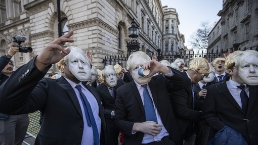 Zabave na Downing Streetu, sedežu britanskega premierja, naj bi se redno vrstile vsak petek