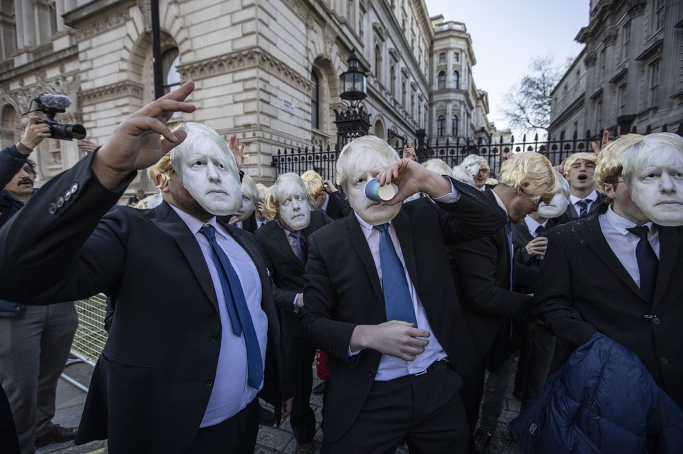 Zabave na Downing Streetu, sedežu britanskega premierja, naj bi se redno vrstile vsak petek (foto: profimedia)