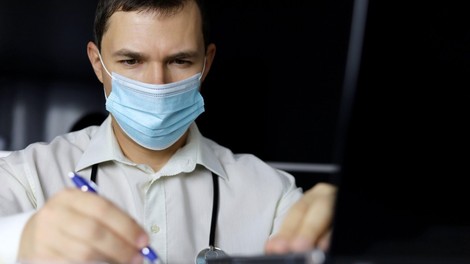 Koronavirus v številkah: v soboto 10.299 testov in 6012 okužb