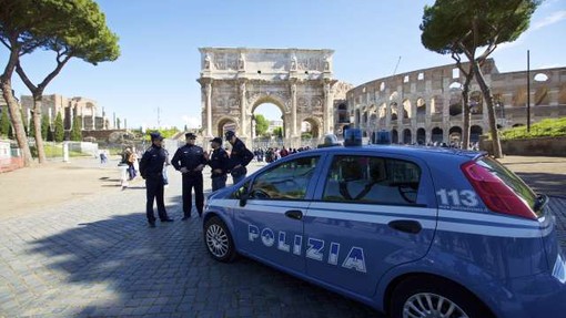 Italijanska policija nasprotuje rožnatim maskam