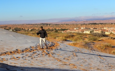 [FOTO]: Poglejte, kako so se peščene sipine v Sahari spremenile v snežno pravljico