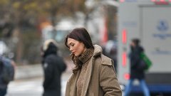 (FOTO) "Po desetletju kot blondinka sem končno prestopila na temno stran"