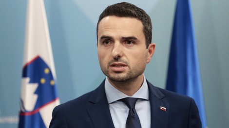 Minister Matej Tonin okužen s koronavirusom: "Sem brez simptomov. Cepljenje deluje."