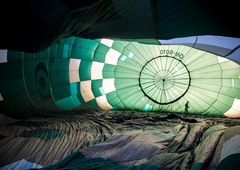 Najmanj 4 poškodovani v balonarski nesreči na območju Ljubljanskega barja