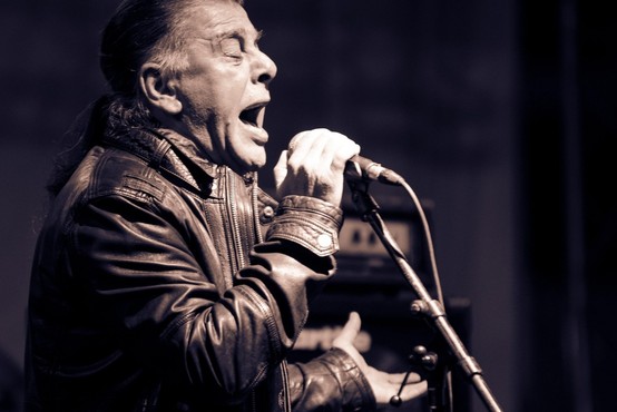 V 67. letu starosti umrl pevec glasbene skupine Parni valjak