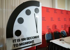 Ura, ki kaže ogroženost našega planeta, tretje leto zapored kaže 100 sekund do polnoči