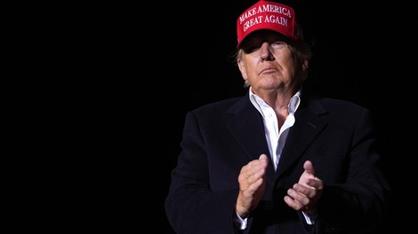 Trump je skušal po porazu ukazati vojski, naj zaseže volilne stroje