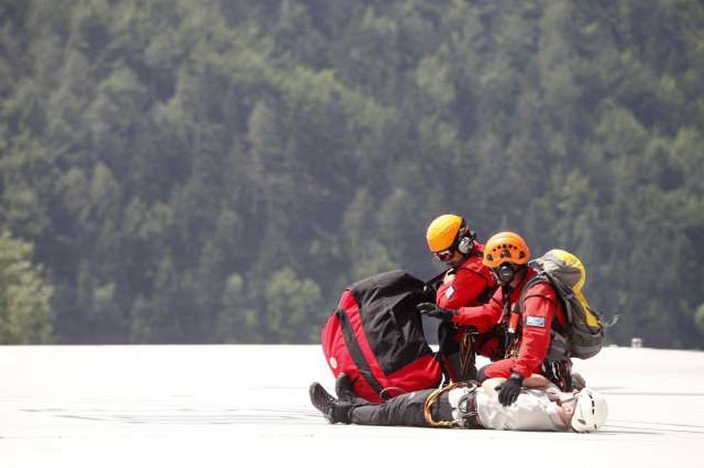 Gorski reševalci ob velikem številu nesreč pozivajo k premišljenemu obisku gora (foto: Tina Kosec/STA)