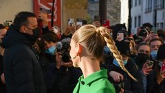 (FOTO) "S tem pajčolanom sem se počutila kot pankerska nevesta"