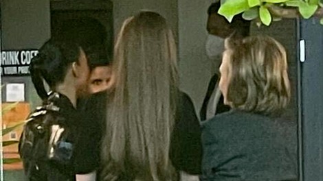 Korajžne ženske: Kim KARDASHIAN na kavi s Hillary in Chelseo CLINTON
