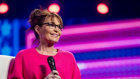 Nekdanja guvernerka Aljaske Sarah Palin kljub pozitivnem testu v restavracijo na večerjo