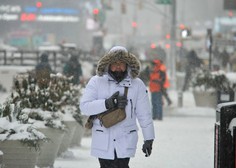 Snežno neurje na vzhodu ZDA ohromilo življenje, na  tisoče gospodinjstev brez elektrike