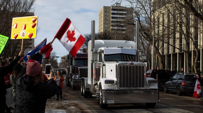 Konvoj tovornjakov prispel v Ottavo, pridružilo se jim je na tisoče protestnikov (foto: profimedia)