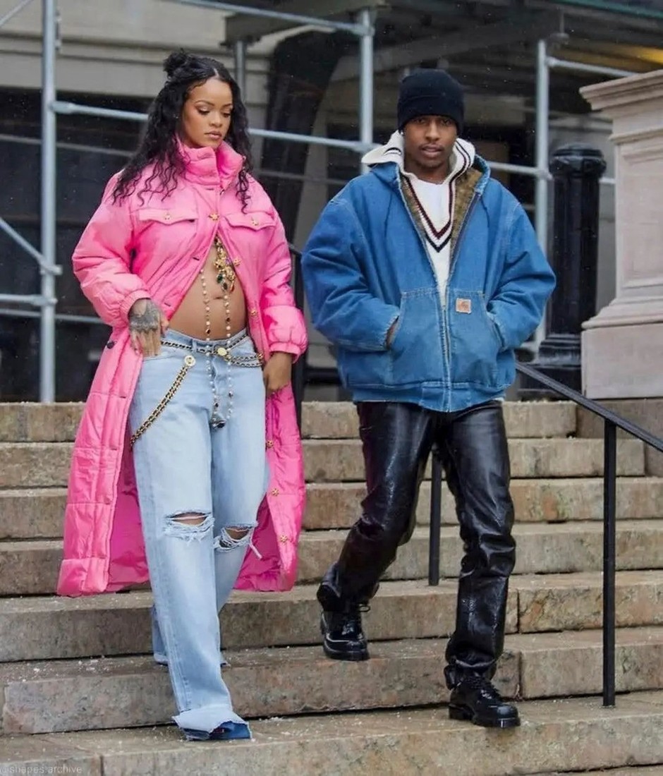 Potem ko je novica, da Rihanna in A$AP Rocky pričakujeta prvega otroka, obkrožila svet, se družbena omrežja kar šibijo od …